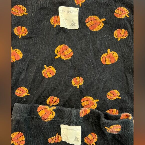 EUC Burt’s Bees Baby Oragnic Cotton Pumpkin Pajama Set - 18M - Picture 2 of 3